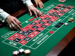 Studio live blackjack vespatogel ditampilkan dalam kualitas HD dengan dealer dan meja yang jelas di Desktop Site